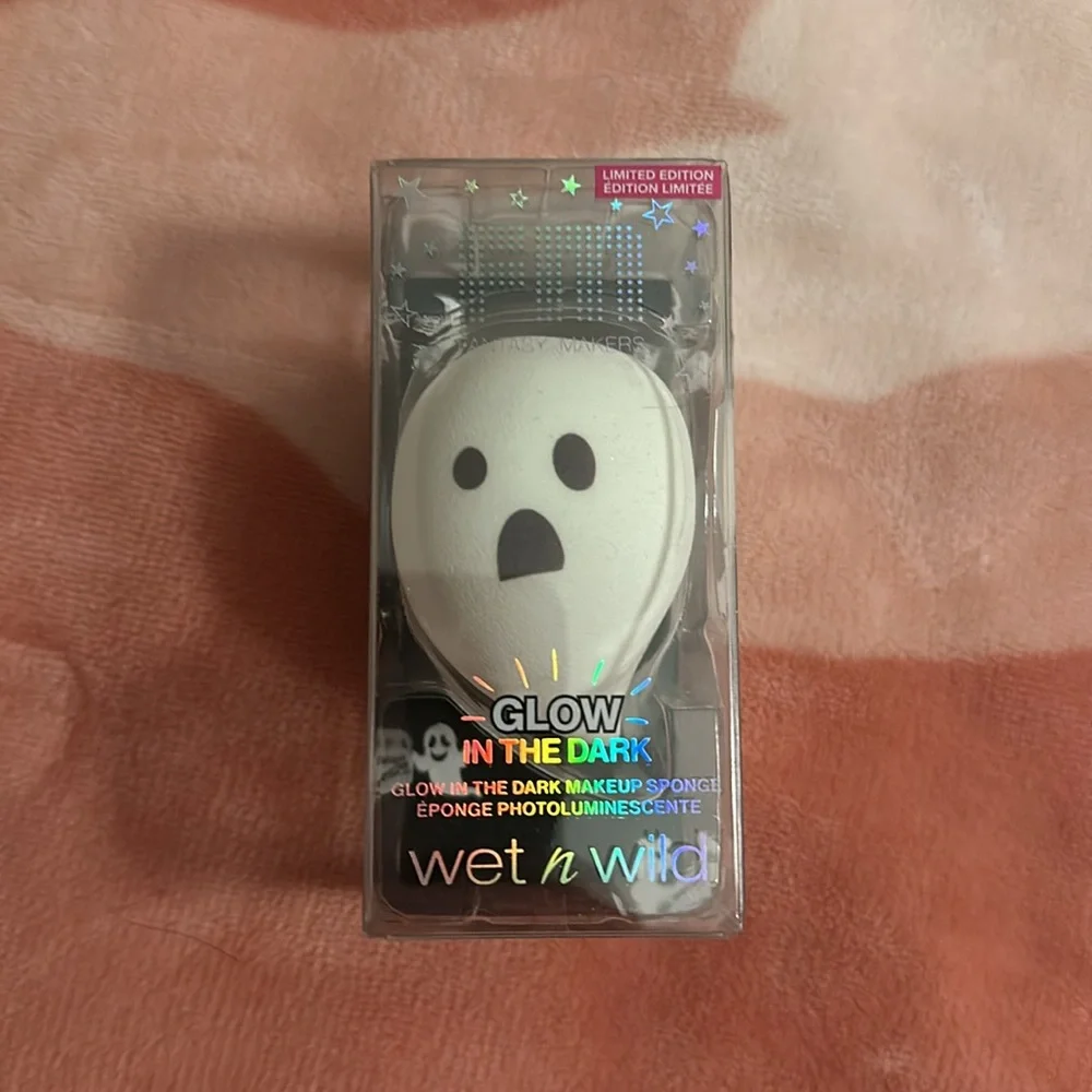 Wet n Wild Glow In The Dark Ghost Makeup Sponge